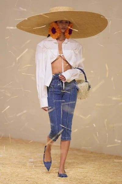 Look 28